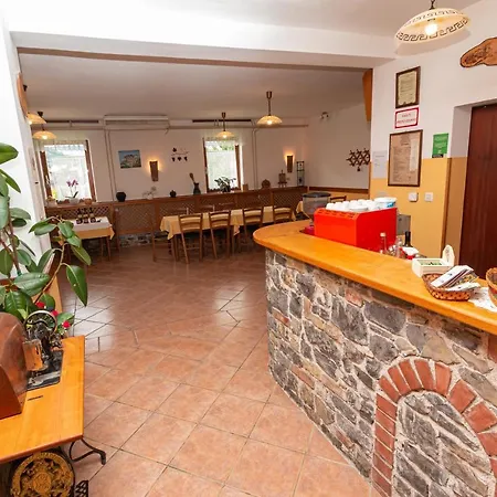 Na Hribu Farm stay *