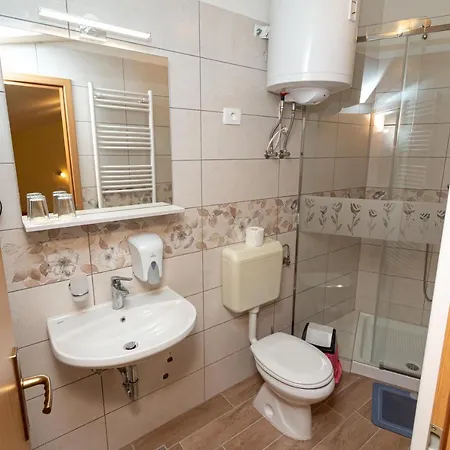 Na Hribu Çiftlik konaklama