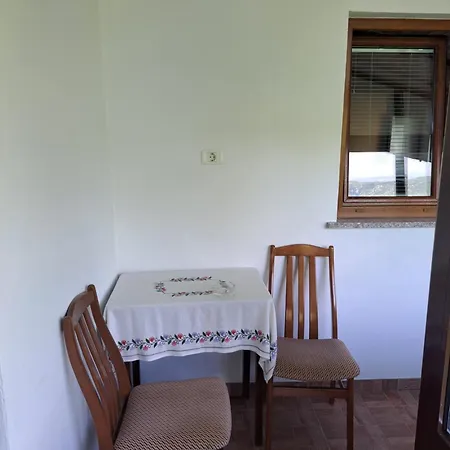 Na Hribu Smještaj na farmi Slap